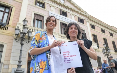 Marta Farrés i Marta Morell, amb el Pacte de la Concòrdia/ Roger Benet